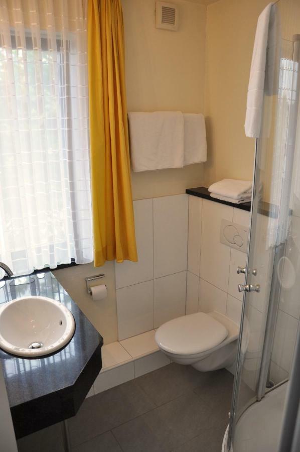 Effelder Buergerstube Hotel Wassenberg Bagian luar foto