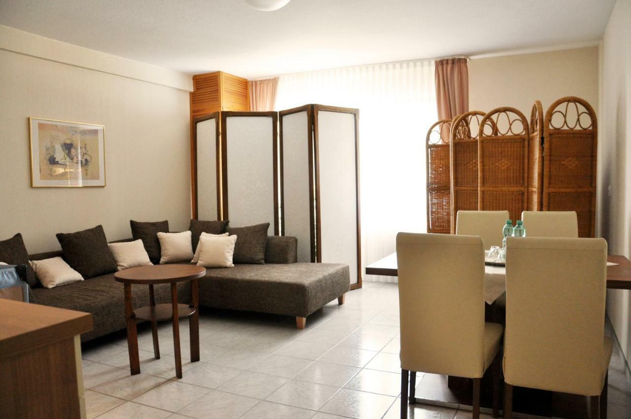 Effelder Buergerstube Hotel Wassenberg Bagian luar foto